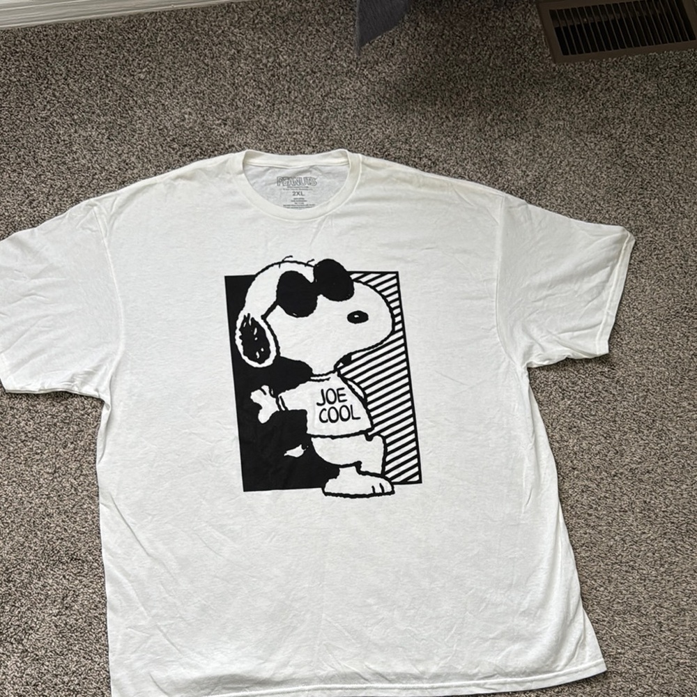 NWOT Peanuts Snoopy “Joe Cool” Graphic Tee